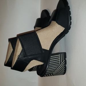 New - Nadia Sandal by Sorel, size 7, standout blockheel, black, rubber sole